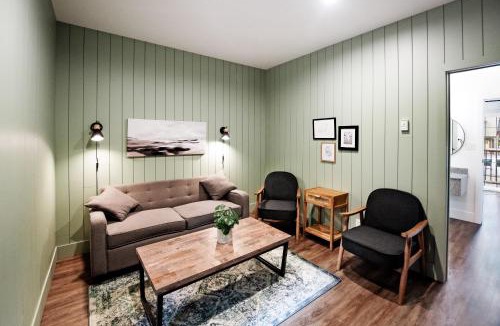 Waterton Park Hotel | Waterton Glacier Suites