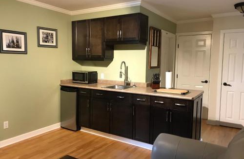 Field Hotel | Canadian Rockies Inn - Adults only