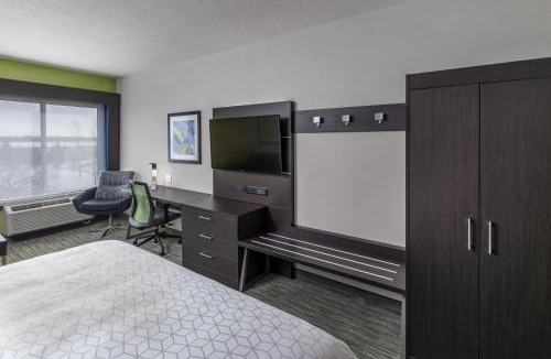 Dilworth Mountain Estates Hotel | Holiday Inn Express & Suites Kelowna - East by IHG