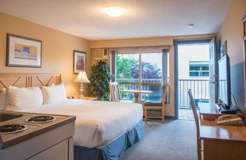 Salmon Arm Hotel | Hilltop Inn - Salmon Arm