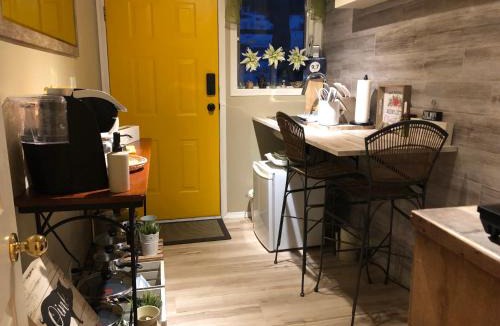 Vernon Bed & Breakfast | Country Cottage B&B