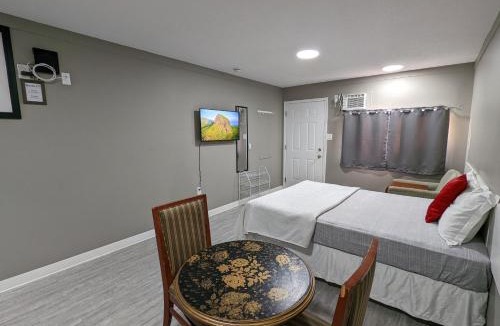 Medicine Hat Hotel | Riverside Motel & Suites