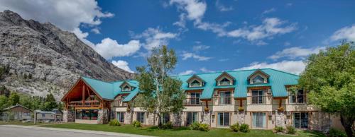 Waterton Park Hotel | Waterton Glacier Suites