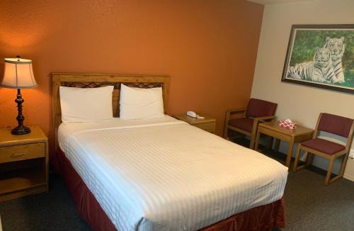 Winfield Hotel | Lake Country Inn
