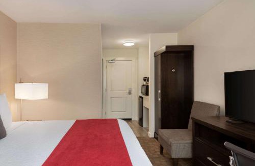 100 Mile House Hotel | Days Inn by Wyndham 100 Mile House