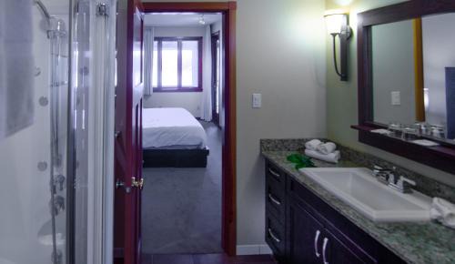 Sturdies Bay Hotel | Galiano Oceanfront Inn & Spa