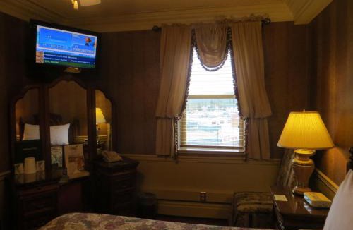 Jasper Hotel | Athabasca Hotel