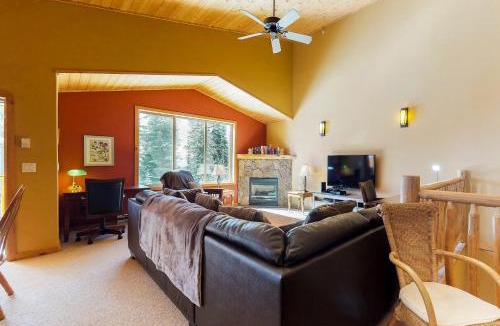 Snow Pine Estates House | Silver Tip 6