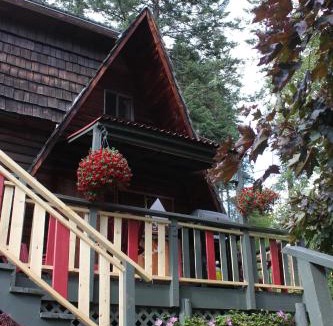 Kaslo Ski Chalet | Sunny Bluffs Chalets