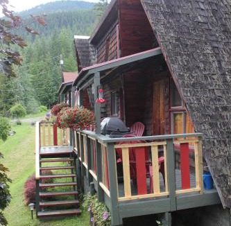 Kaslo Ski Chalet | Sunny Bluffs Chalets