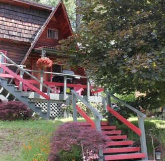 Kaslo Ski Chalet | Sunny Bluffs Chalets