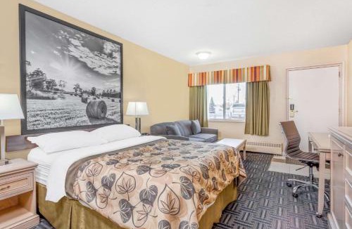 Stettler Hotel | Super 8 by Wyndham Stettler