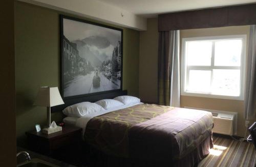 Hardisty Hotel | Super 8 by Wyndham Hardisty