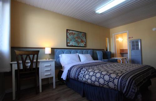 Fort Macleod Hotel | Century II Motel