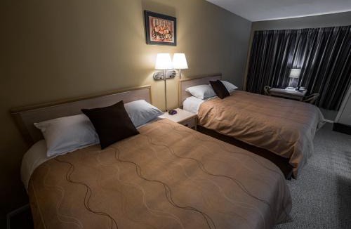 100 Mile House Hotel | Westwood Motel 100 Mile House