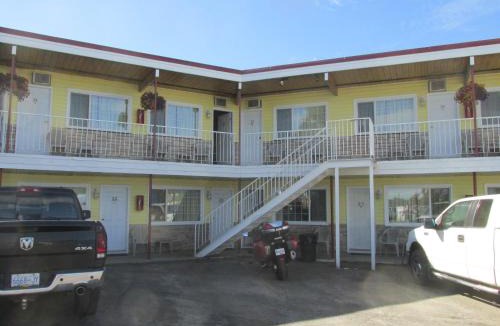 East Kootenay Hotel | Travellers Motel