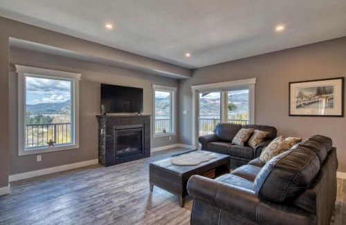 Blind Bay House | Semi-Lakefront Luxury Retreat In Blind Bay, Bc Cottage