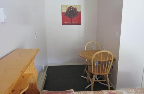 Barriere Hotel | Mountain Springs Motel & RV Park