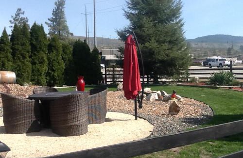 Oliver Bed & Breakfast | Vintage Merlot Bed and Breakfast