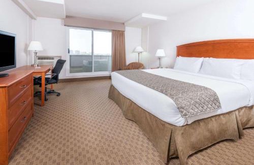 Southside Hotel | Ramada by Wyndham Edmonton South