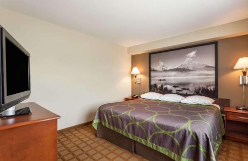 Abbotsford Hotel | Super 8 by Wyndham Abbotsford BC