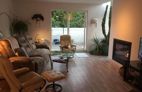 Delta Bed & Breakfast | A Room at the Camelia Bed and Breakfast