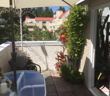Delta Bed & Breakfast | A Room at the Camelia Bed and Breakfast