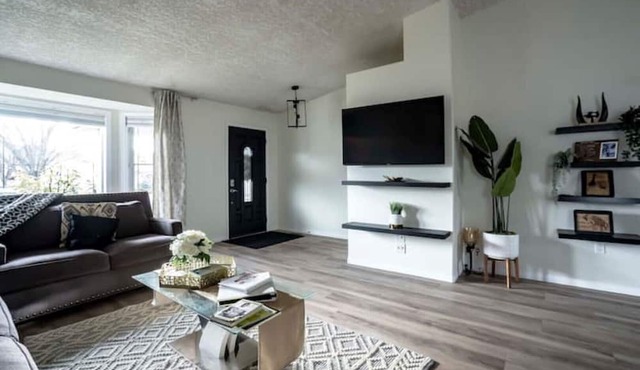 Bright & Spacious 3 bedroom home