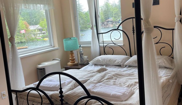 Canoe, SUP getaway lake house at Lake Errock in Agassiz