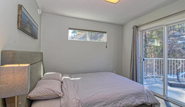 *SPACIOUS-STUNNING-FAMILY AND PET FRIENDLY, SHORT WALK TO MAIN AMENITIES AREA!