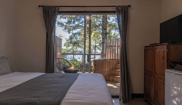 Mackenzie Beach Resort in Tofino