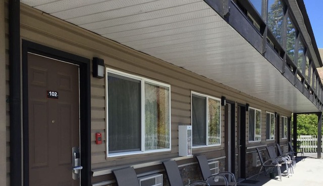 Riverside Motel
