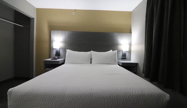 Days Inn by Wyndham Stony Plain