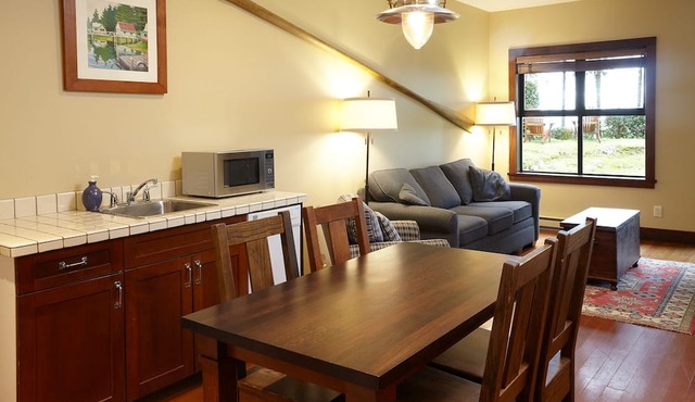 Middle Beach Lodge in Tofino