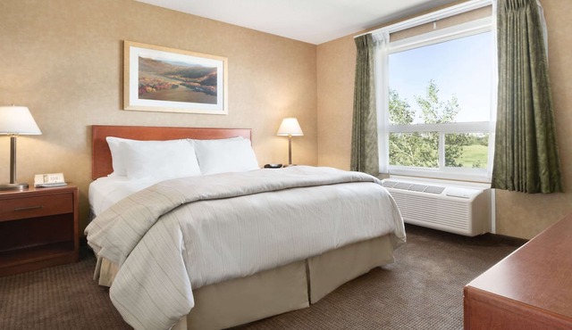 Days Inn & Suites by Wyndham Cochrane