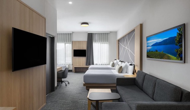 La Quinta Inn & Suites By Wyndham Kelowna Bc