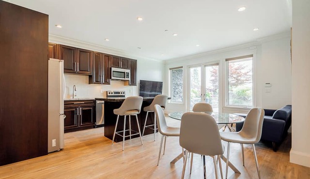 Elegant West Vancouver Suite