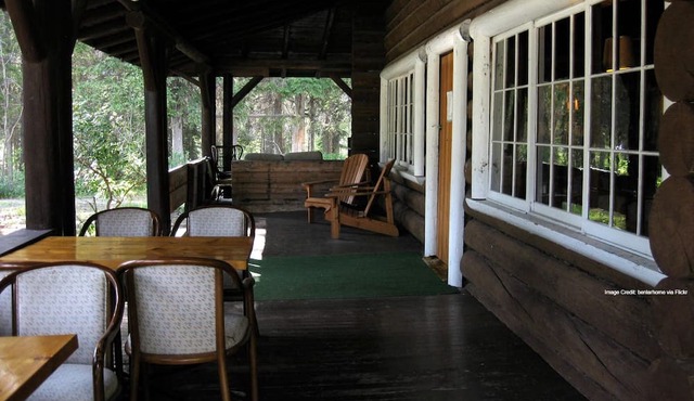 Kootenay Park Lodge