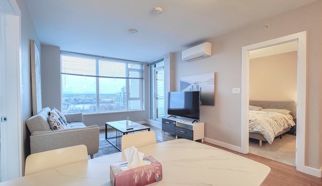 2BDR & 2Bath | AC | Free WiFi & Parking @ Oval Park