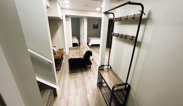 Amazing Location! 2 Bedroom Entire Basement Guest Suite - 8 min to YYC airport