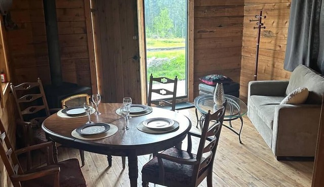 Rustic Beaverfoot Lodge Woodland Cabin