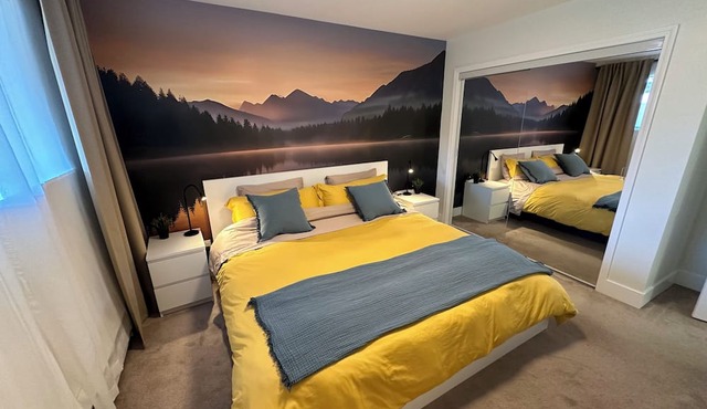 Cozy 2BR Apt with WiFi, sleeps 6; Walk to Trails & Beach in Charming Ladysmith in Ladysmith