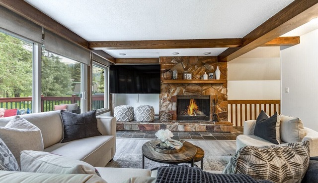 6Br Chalet I Ski Out I Private HotTub