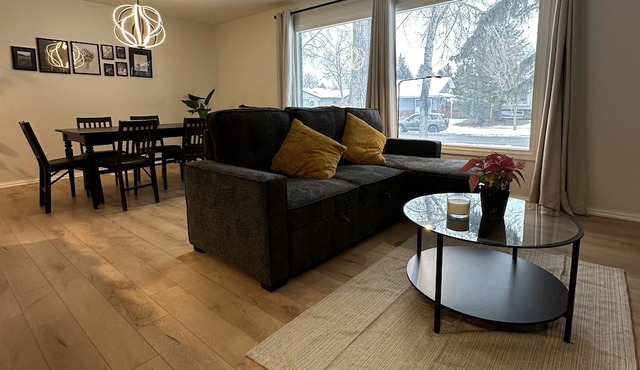 Main Floor 3 bedroom, sleeps 5-6, family-friendly.