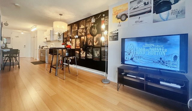 Nostalgia Style apartment in DT vancouver