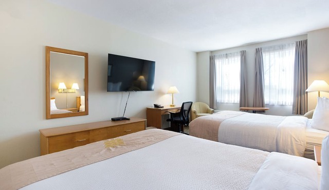 Lakeview Inns & Suites - Okotoks