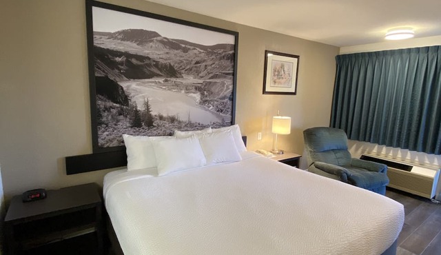 Super 8 by Wyndham 100 Mile House