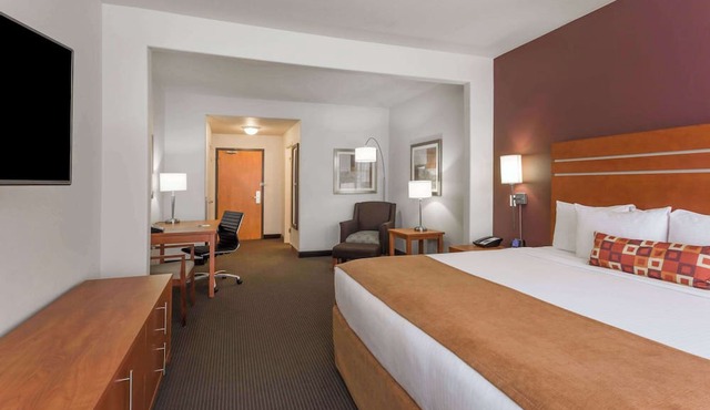 Wingate by Wyndham Calgary