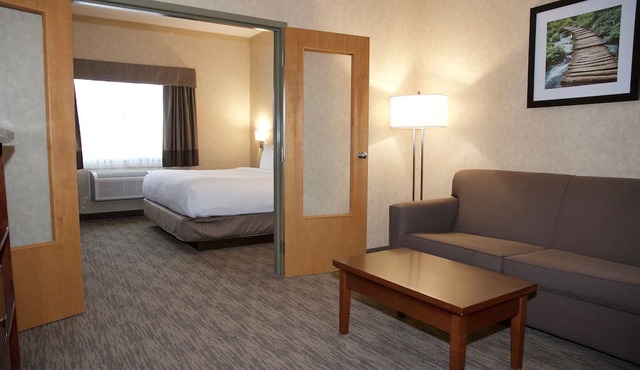 Days Inn & Suites by Wyndham Brooks