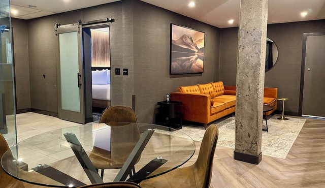Carriage House Hotel & Conference Centre